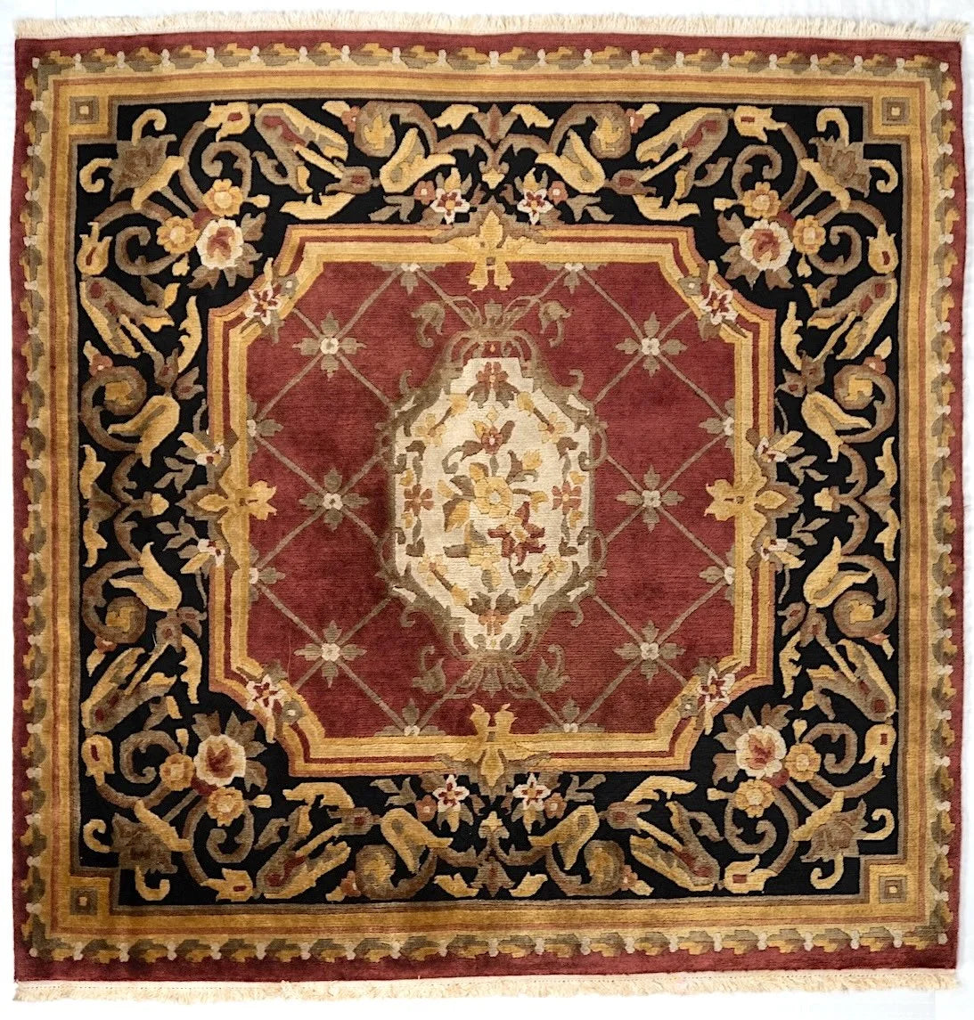 Square/Round Aubusson Indian Traditional Rug