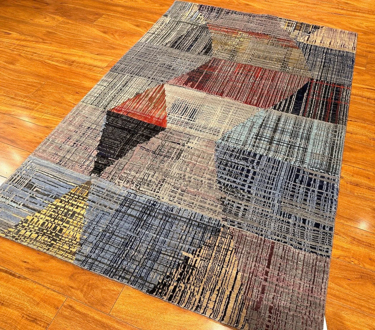4'1"x5'11" Almas, Modern