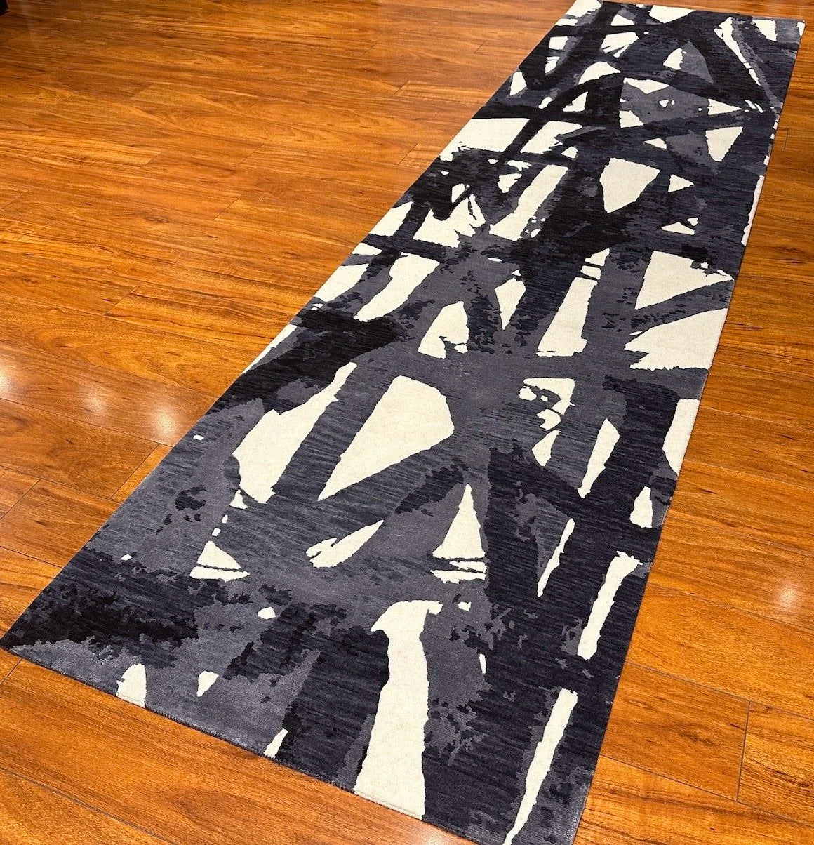 2'9"x10' Meras, Modern