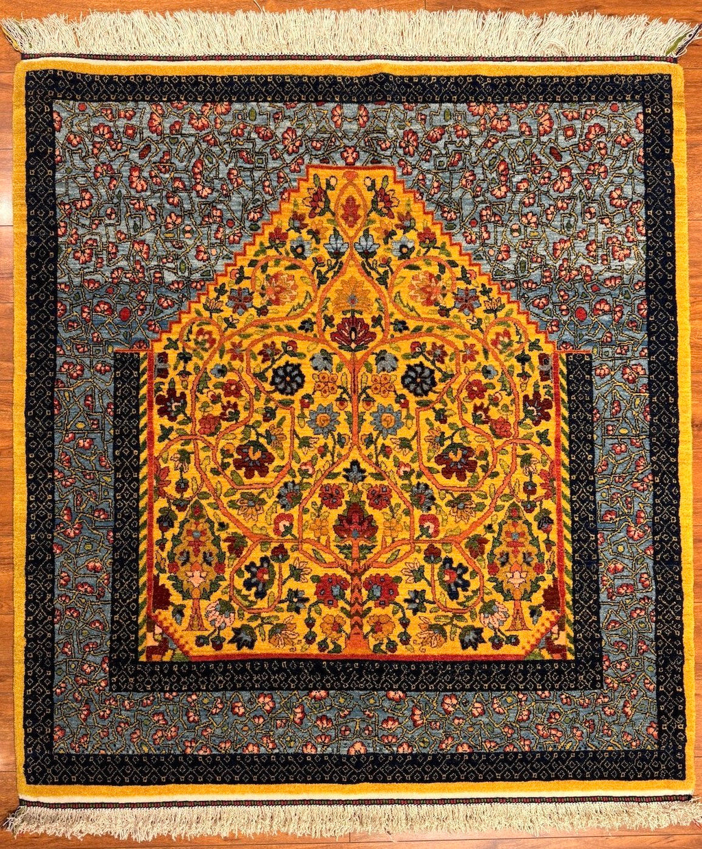 4'1"x4'5" Qashqaii, Tribal (Mehrab)