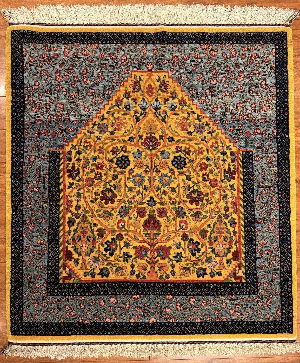 4'1"x4'5" Qashqaii, Tribal (Mehrab)
